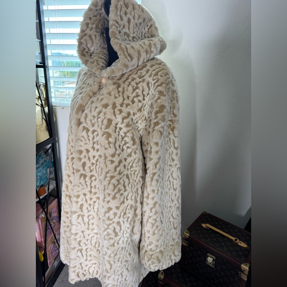 Dennis Basso Cream Teddy Jacket with Hood - Picture 5 of 15